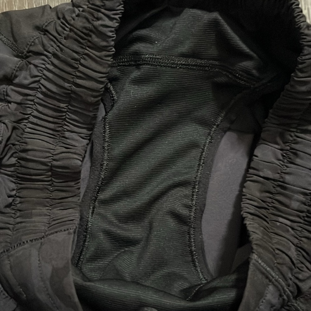 Lululemon Hotty Hot Short II *2.5"
Incognito Camo Multi Grey / Black Size 4 Reg - Picture 4 of 8